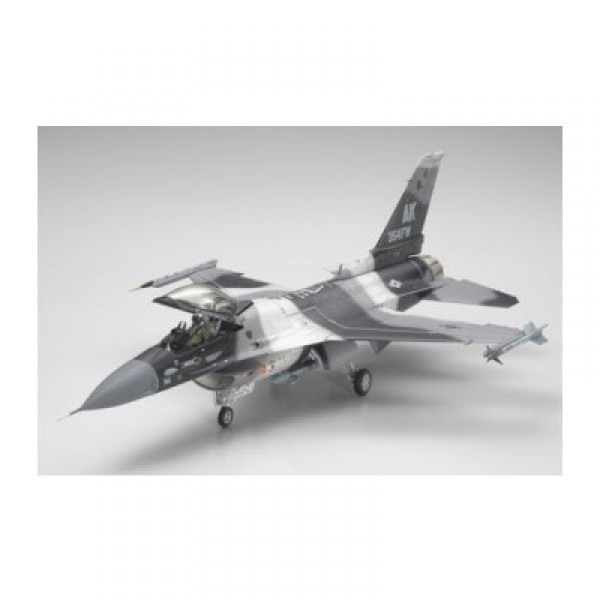 Aircraft model: F-16C / N Aggressor-Adversary - Tamiya-61106