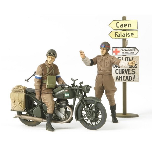 British BSA M20 Military Motorcycle Model Kit with Figures - Tamiya-35316
