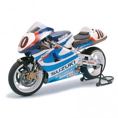 Motorcycle model kit: Suzuki RGV XR89