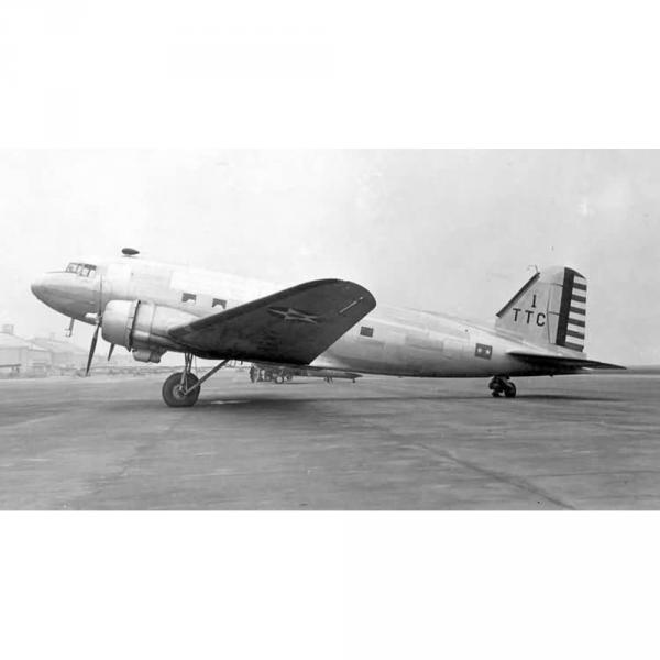 Maqueta de avión: avión de transporte Skytrain C-48C - Trumpeter-TR02829