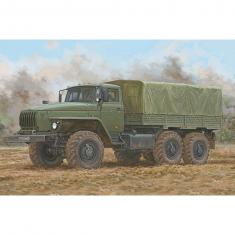 Maqueta de vehículo militar: camión ruso URAL-4320 