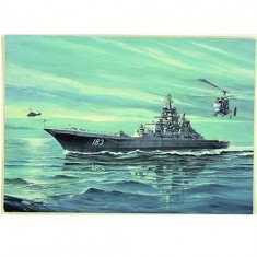 Maqueta de barco: crucero de batalla P. Velikiy de la URSS