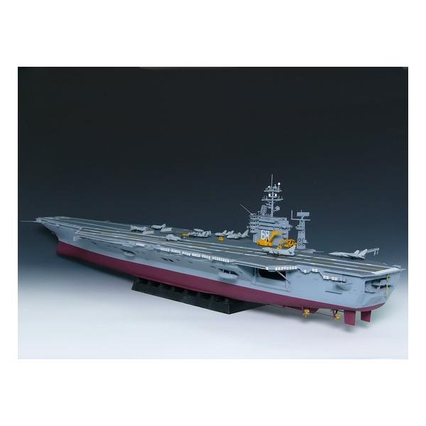 Maquette bateau : Porte-avions nucléaire US CVN-68 Nimitz 1975 - Trumpeter-TR05605